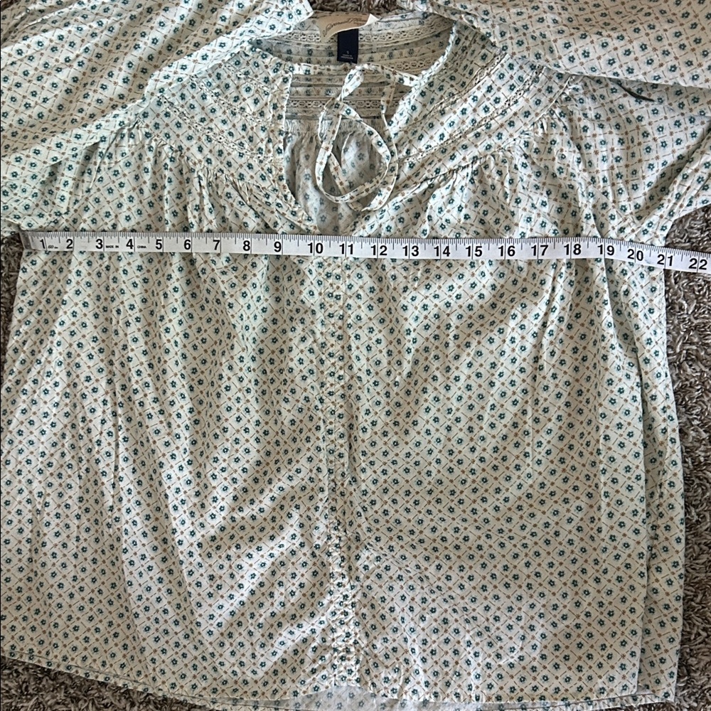 Universal Thread White and Blue Patterned Blouse - Picture 10 of 13